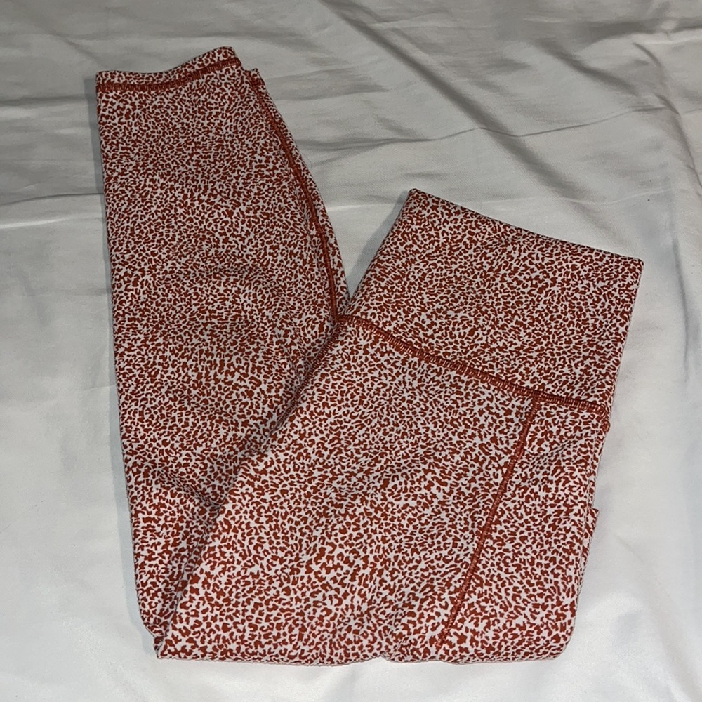 Athleta Salutation Stash II Textured Micro Cheetah Leggings